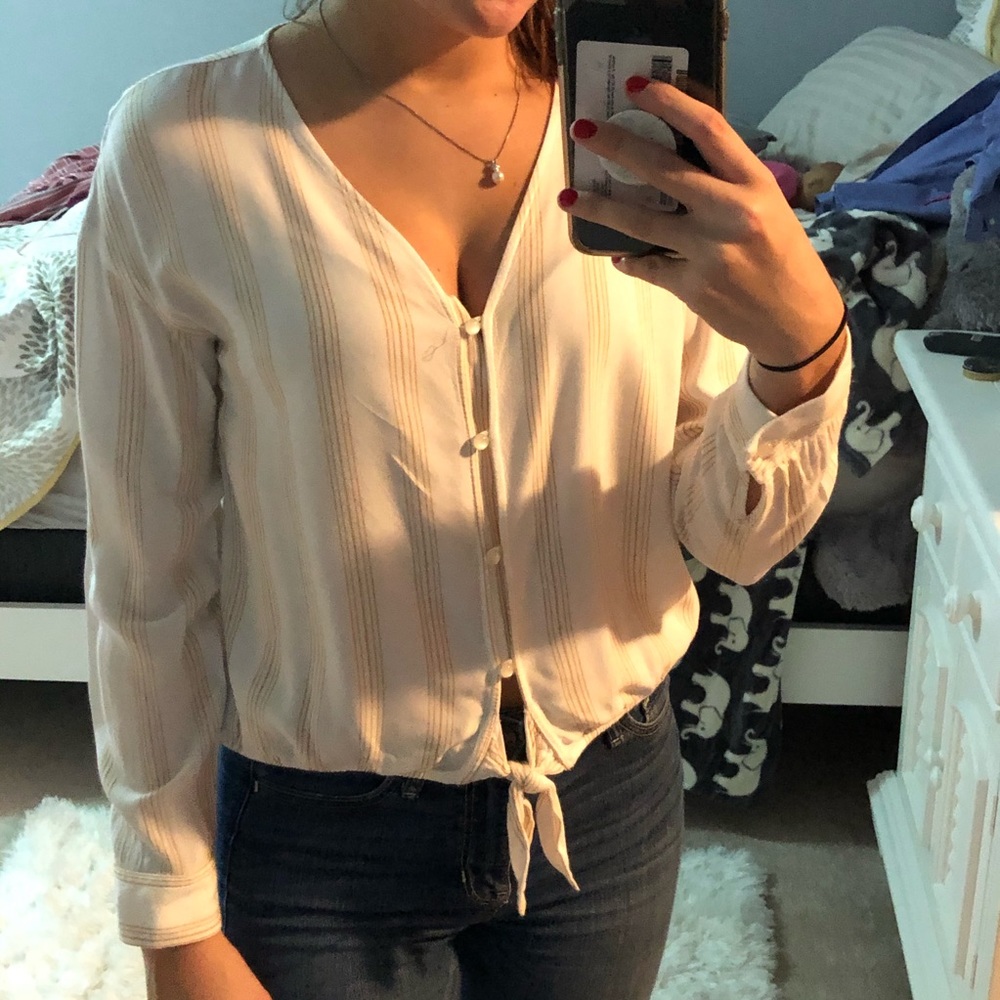 BUTTON UP